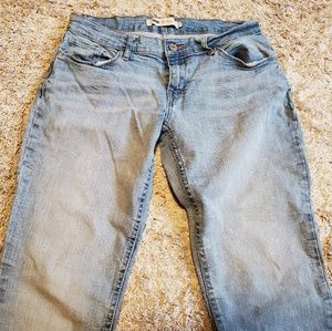 Light wash Levi's Jeans